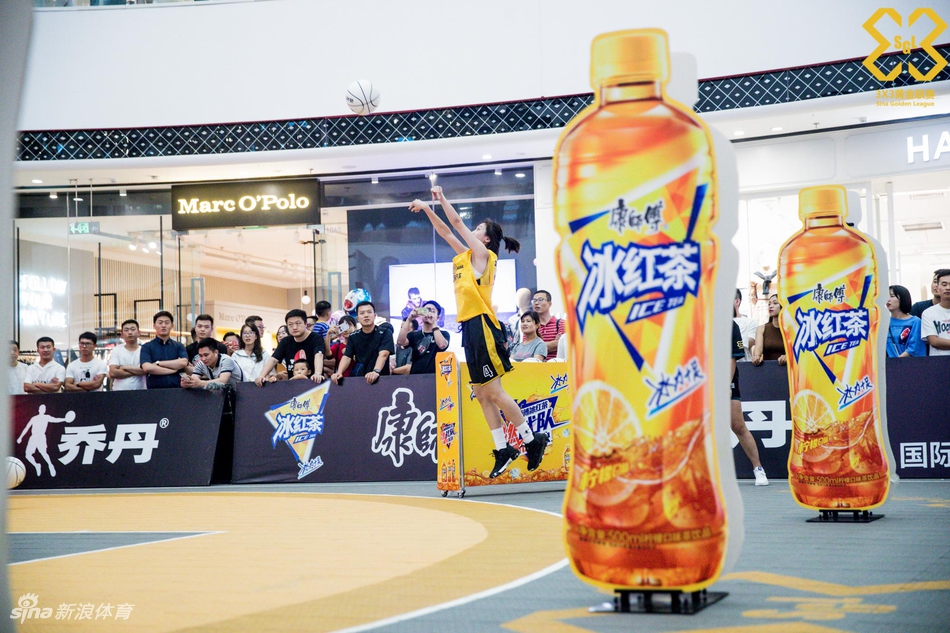 篮球女神艾林林苏嚯嚯出战西安