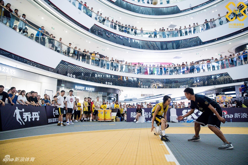 篮球女神艾林林苏嚯嚯出战西安