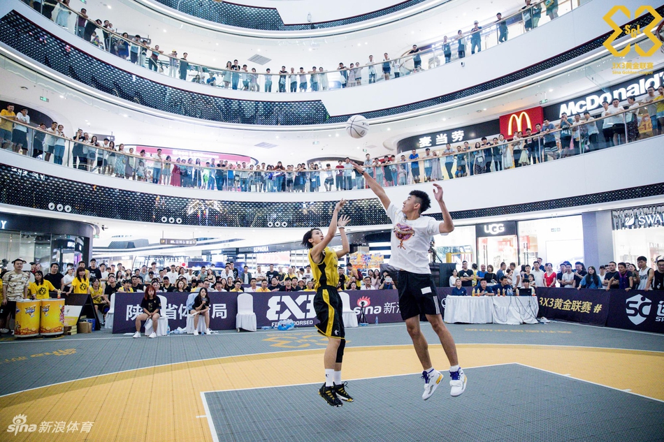 篮球女神艾林林苏嚯嚯出战西安