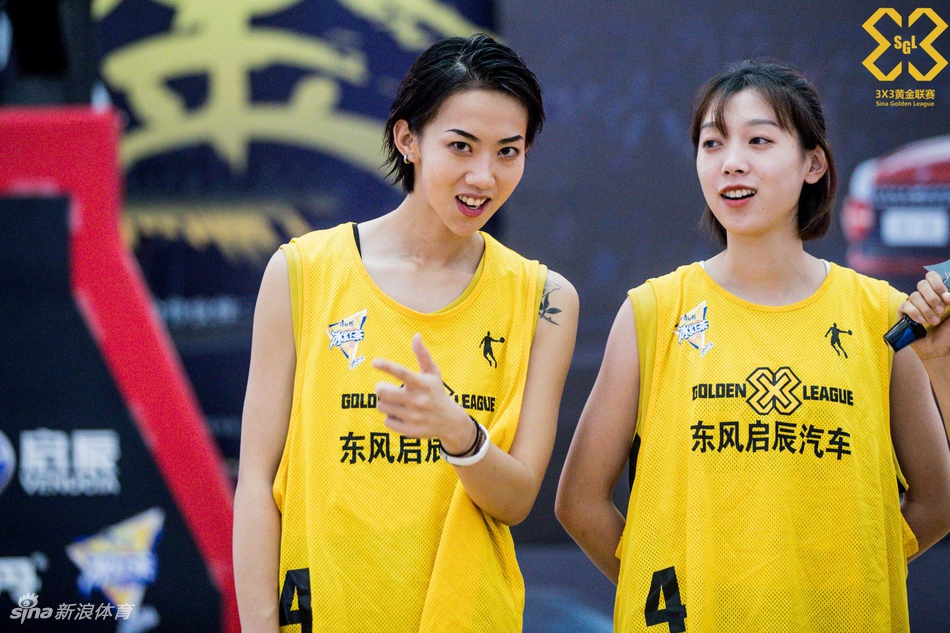 篮球女神艾林林苏嚯嚯出战西安