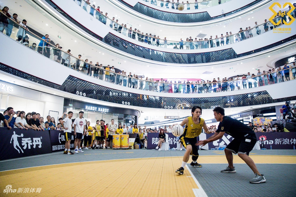 篮球女神艾林林苏嚯嚯出战西安