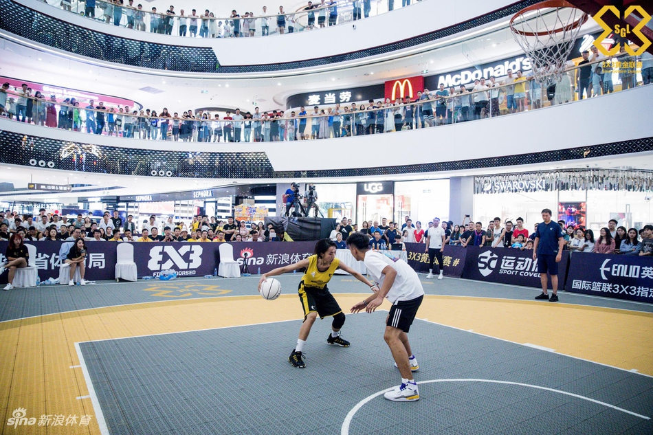 篮球女神艾林林苏嚯嚯出战西安