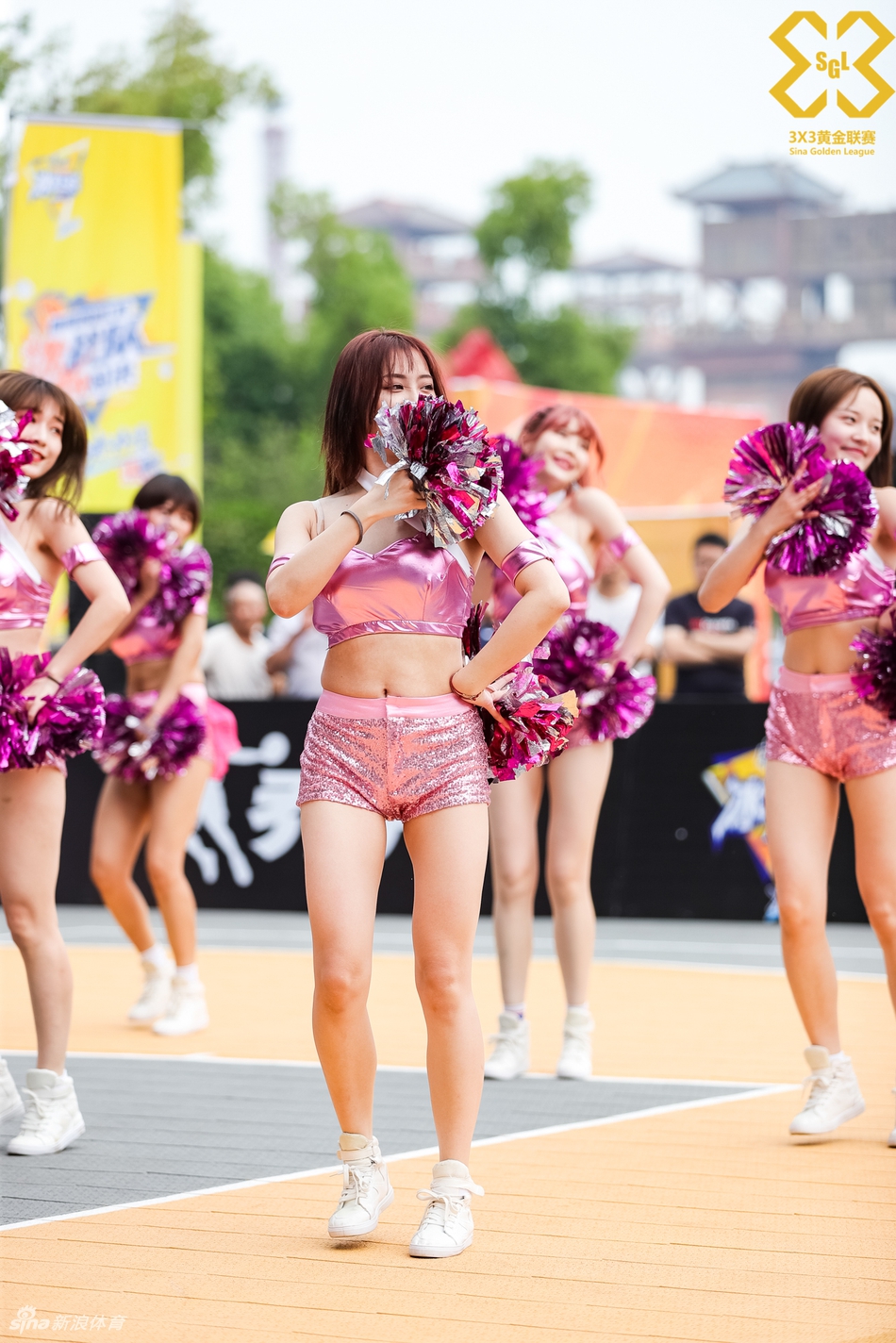 美艳啦啦队助威黄金联赛合肥站