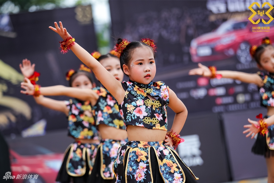 美艳啦啦队助威黄金联赛合肥站