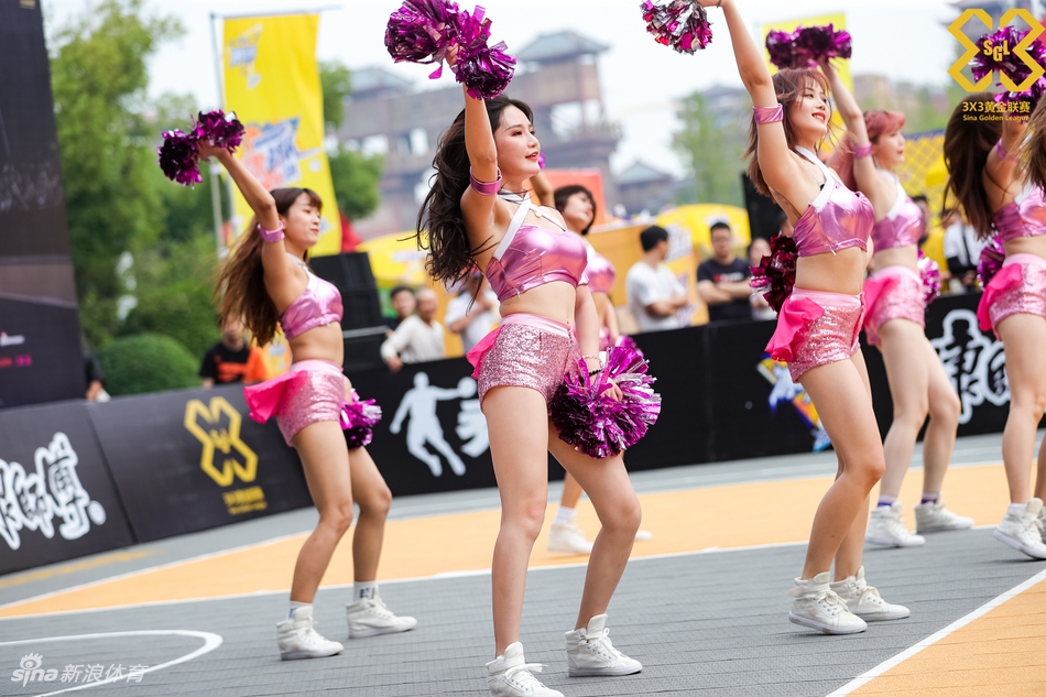 美艳啦啦队助威黄金联赛合肥站