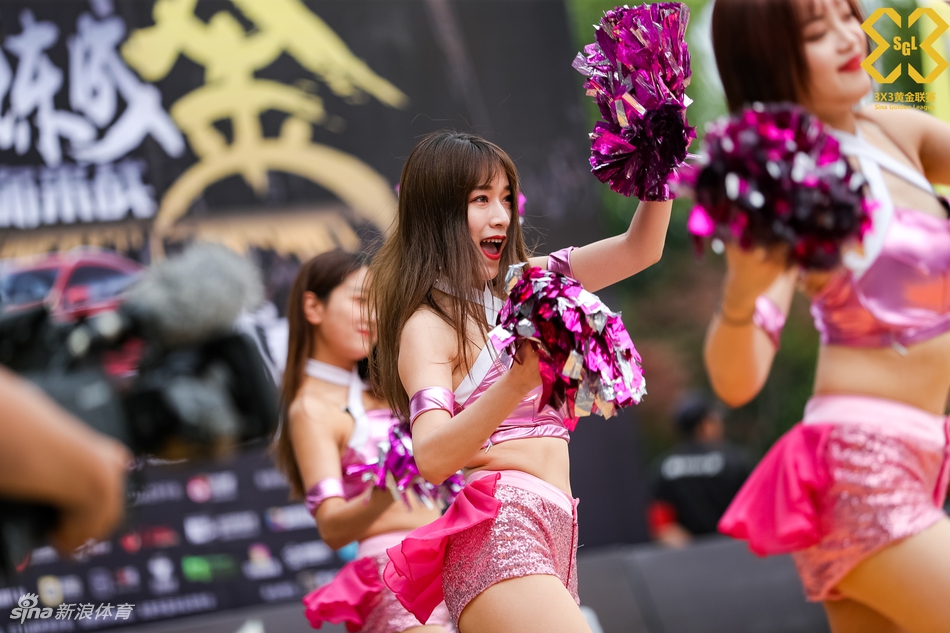 美艳啦啦队助威黄金联赛合肥站