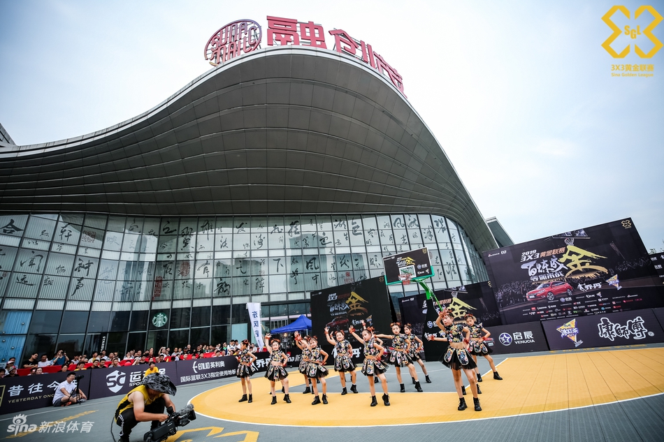 美艳啦啦队助威黄金联赛合肥站