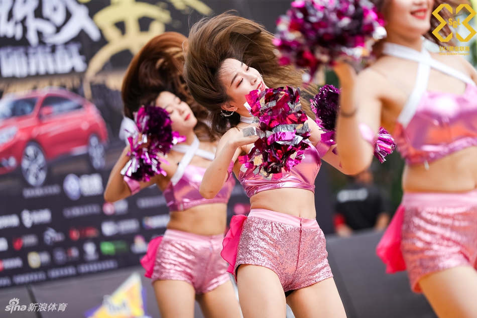 美艳啦啦队助威黄金联赛合肥站