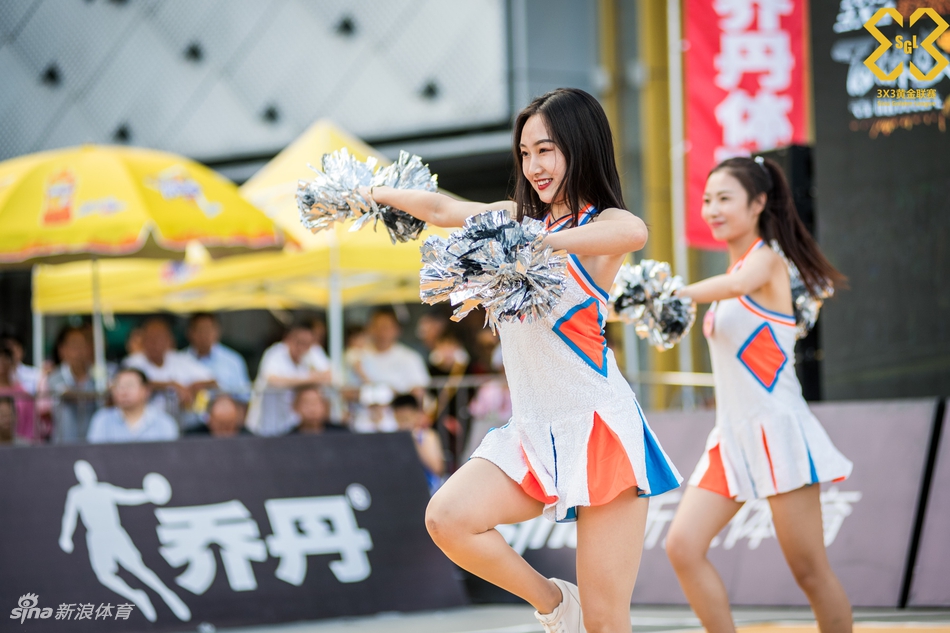 黄金联赛太原站啦啦队热舞助威