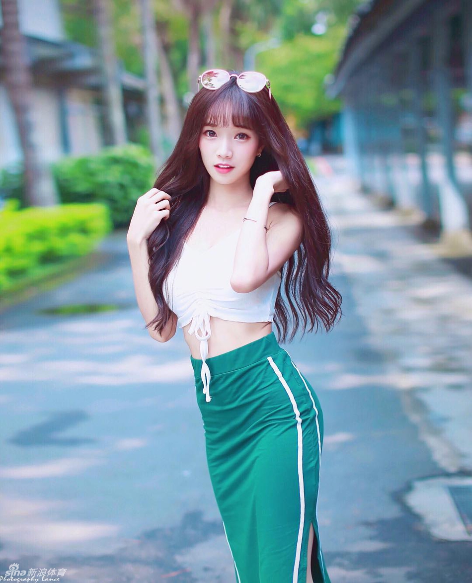 可甜可媚！身材超好的运动女孩