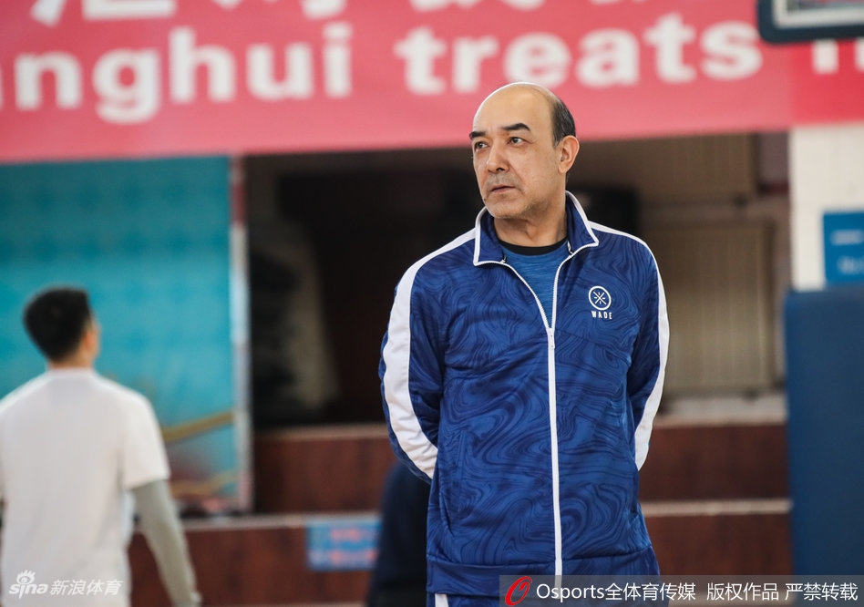 阿的江哈达迪亮相新疆公开训练