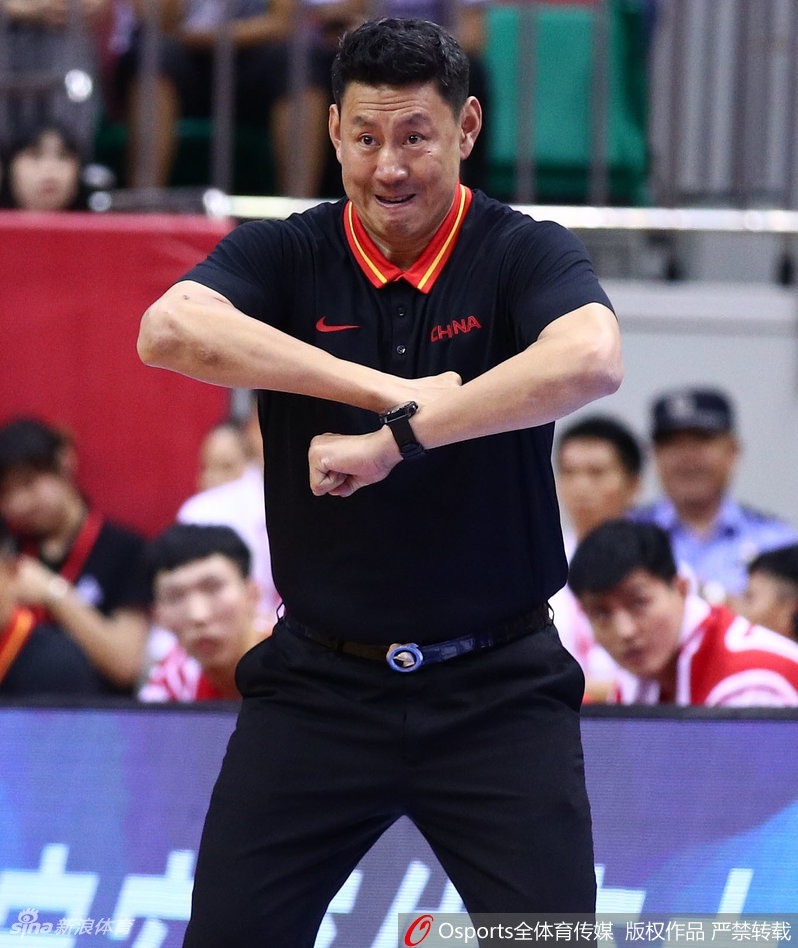 斯杯首日：中国男篮红队77-72突尼斯