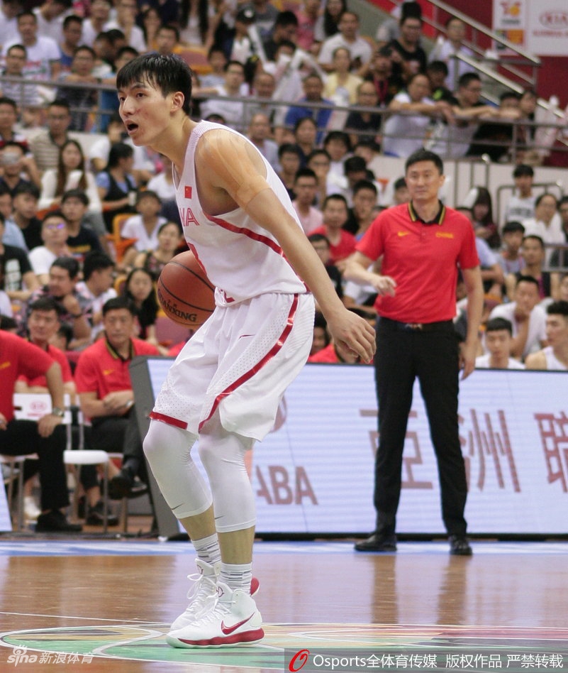 斯杯：男篮蓝队73-79克罗地亚