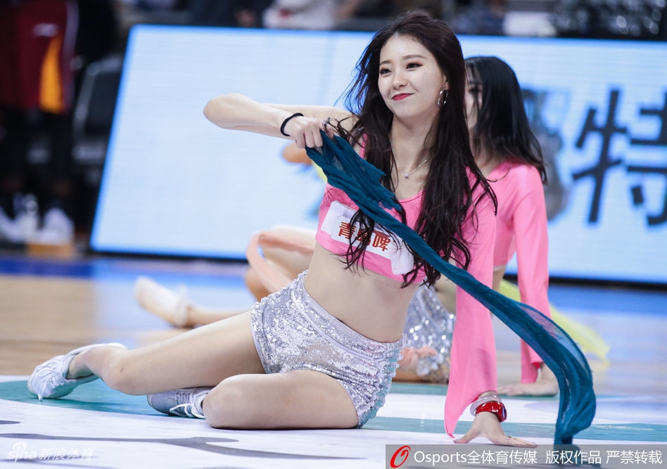 CBA第40轮啦啦队表演香艳瞬间