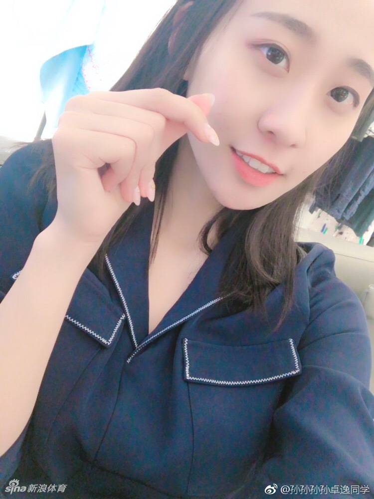 可以很酷也可以很可爱 她最爱的就是打球！