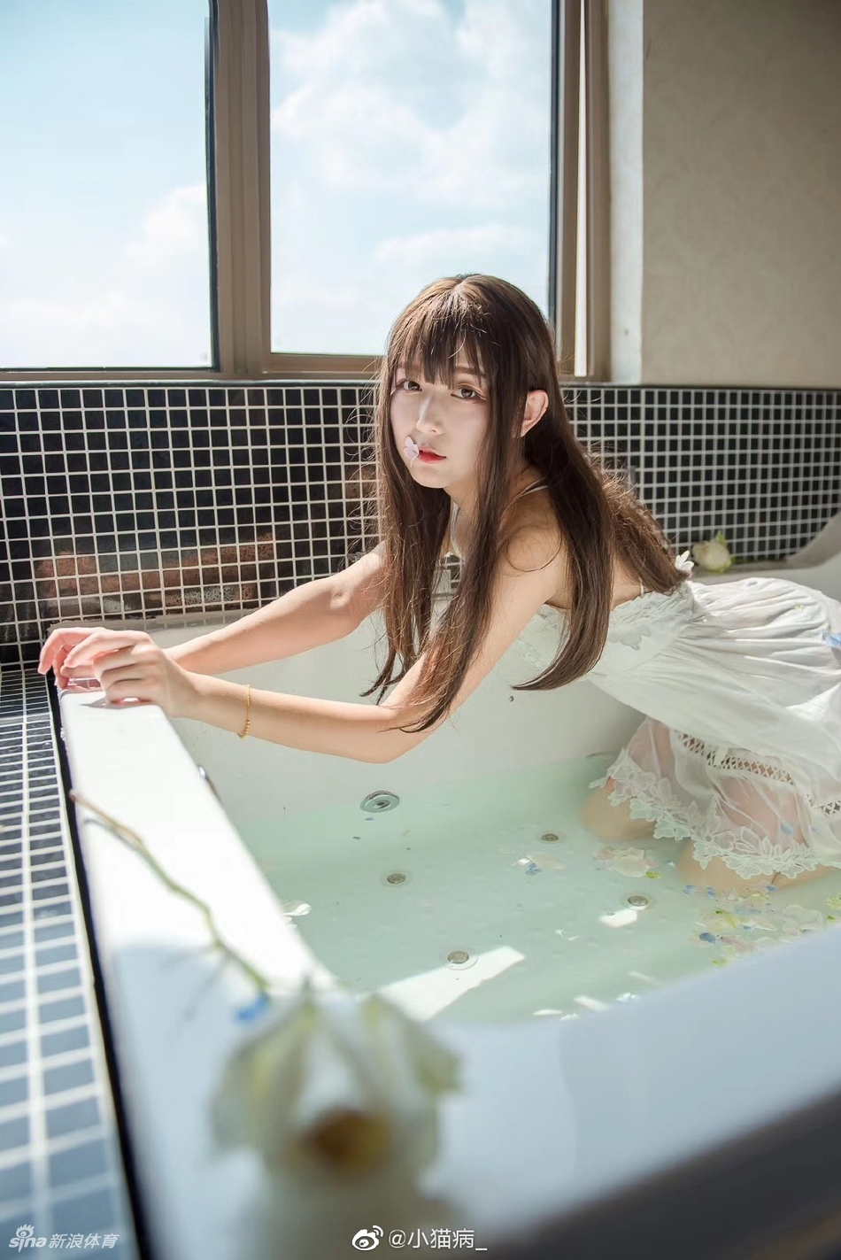 可爱又喜欢吸猫的运动女孩!