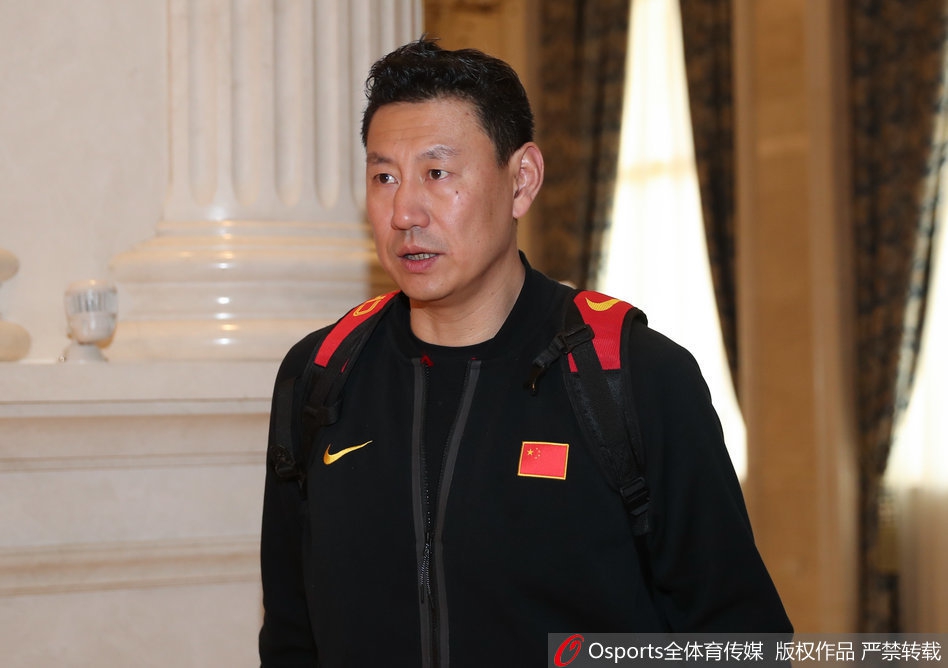 中国男篮集结 阿不都沙拉木率先抵达下榻酒店