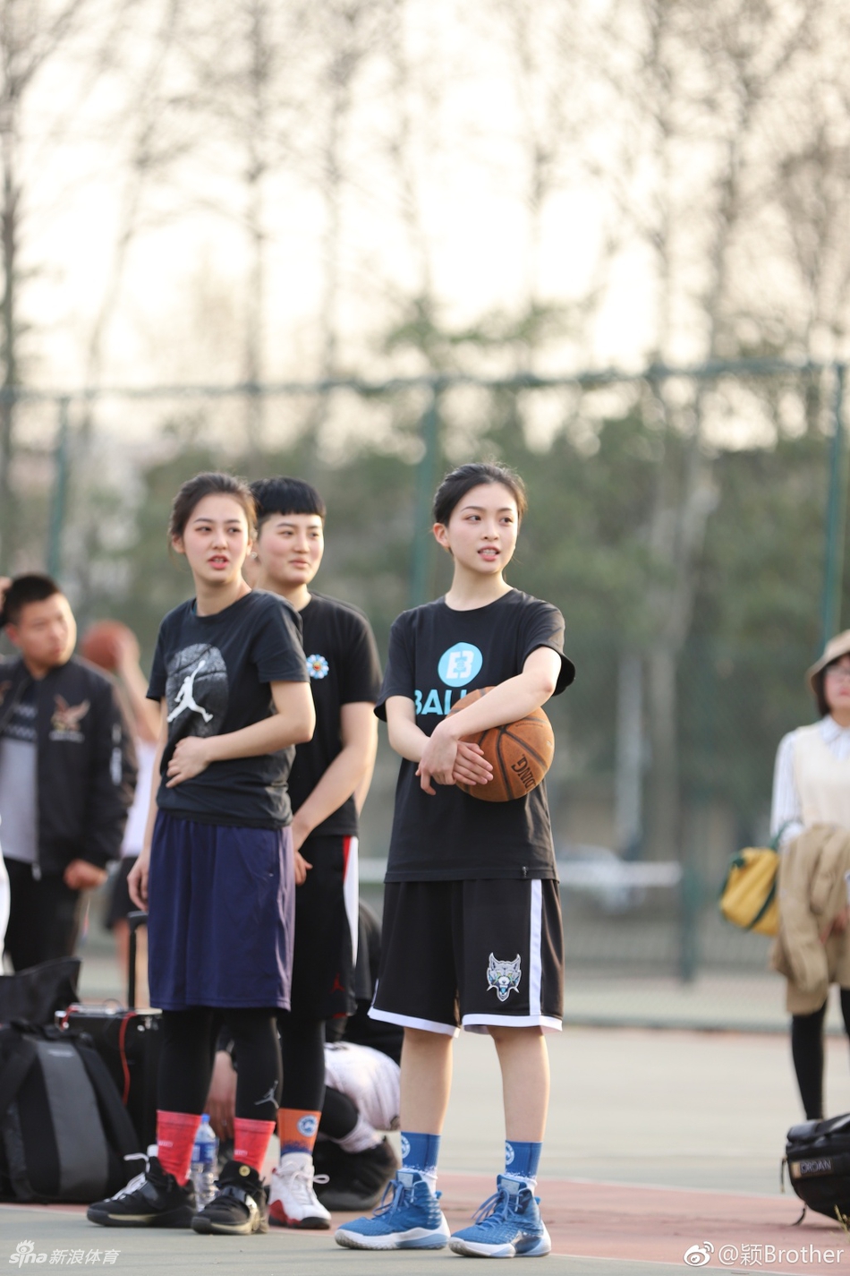 女生也能玩街球!她炫技你学不来!