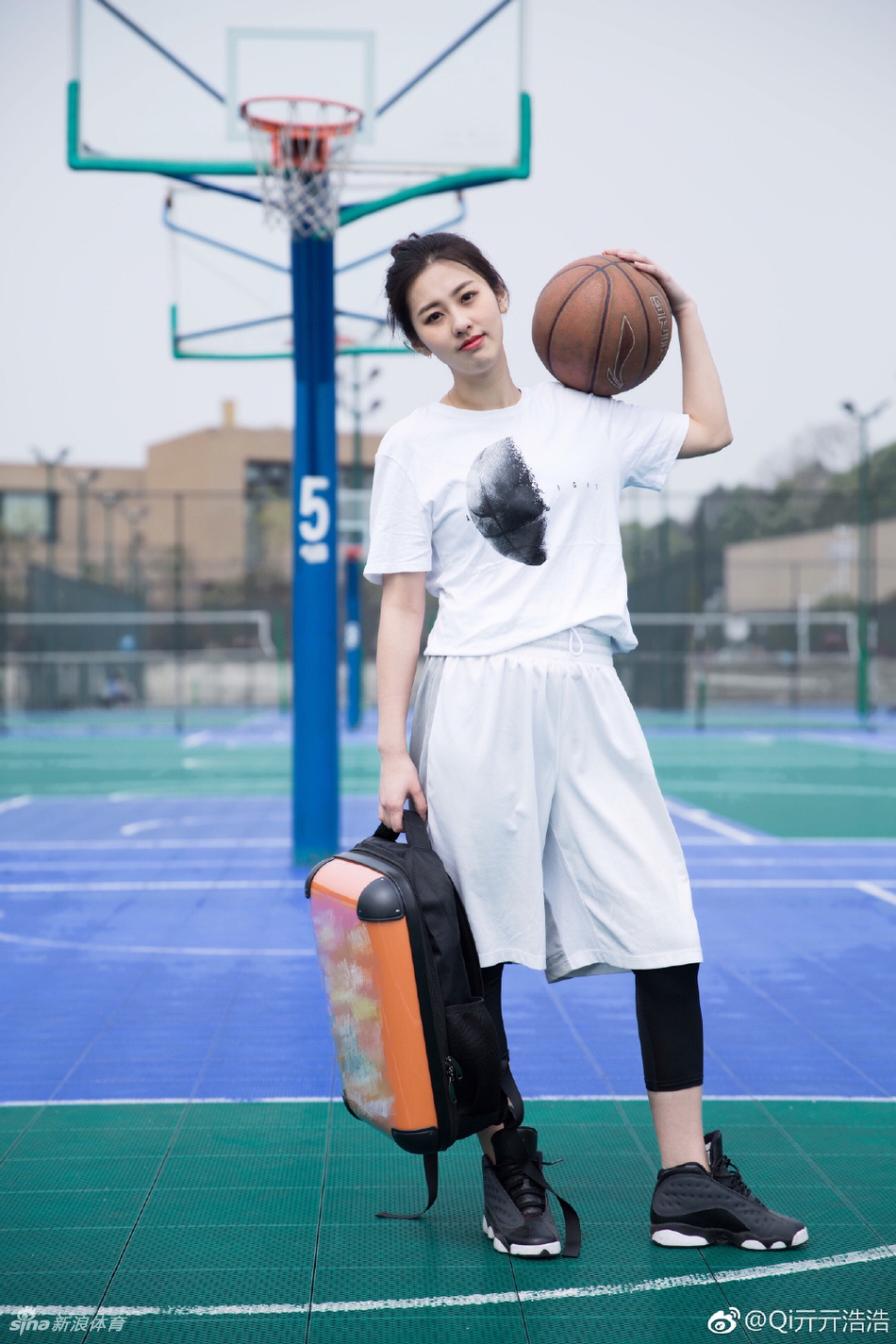 最美女裁判!这次她要上场打球啦