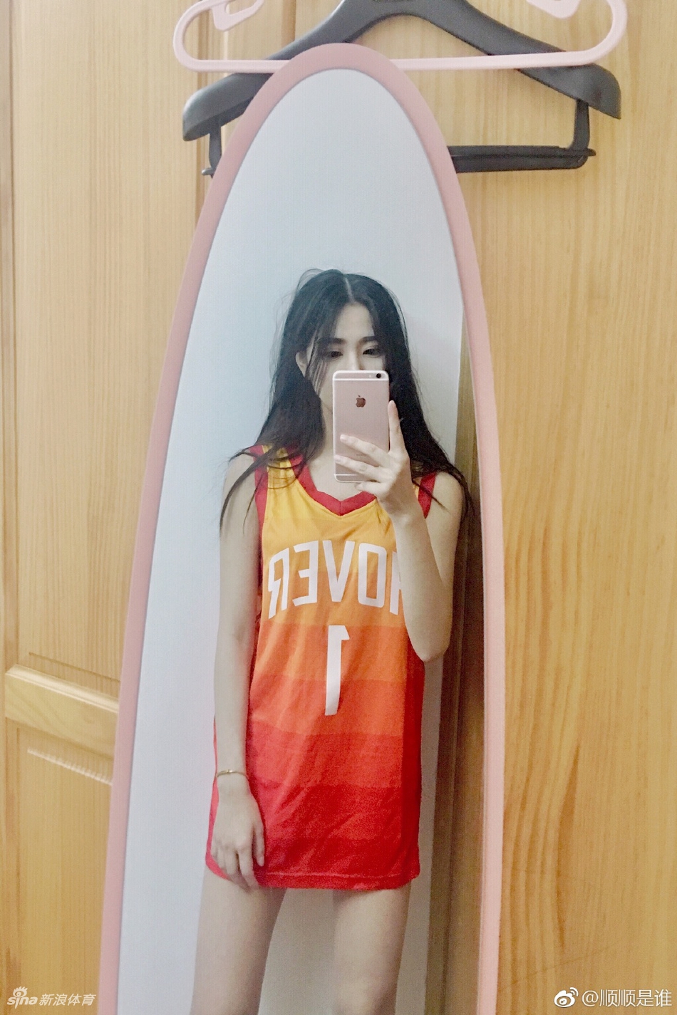 真美!痴迷篮球的厦门空姐小姐姐