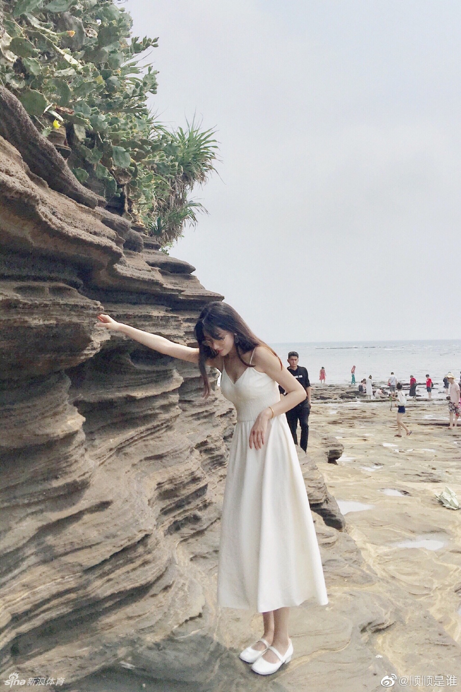 篮球小姐姐带你感受夏日的清凉!