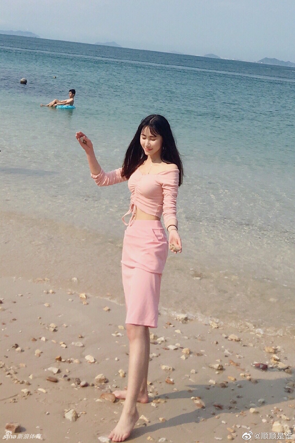 篮球小姐姐带你感受夏日的清凉!