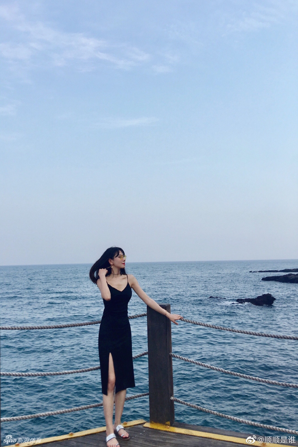 篮球小姐姐带你感受夏日的清凉!