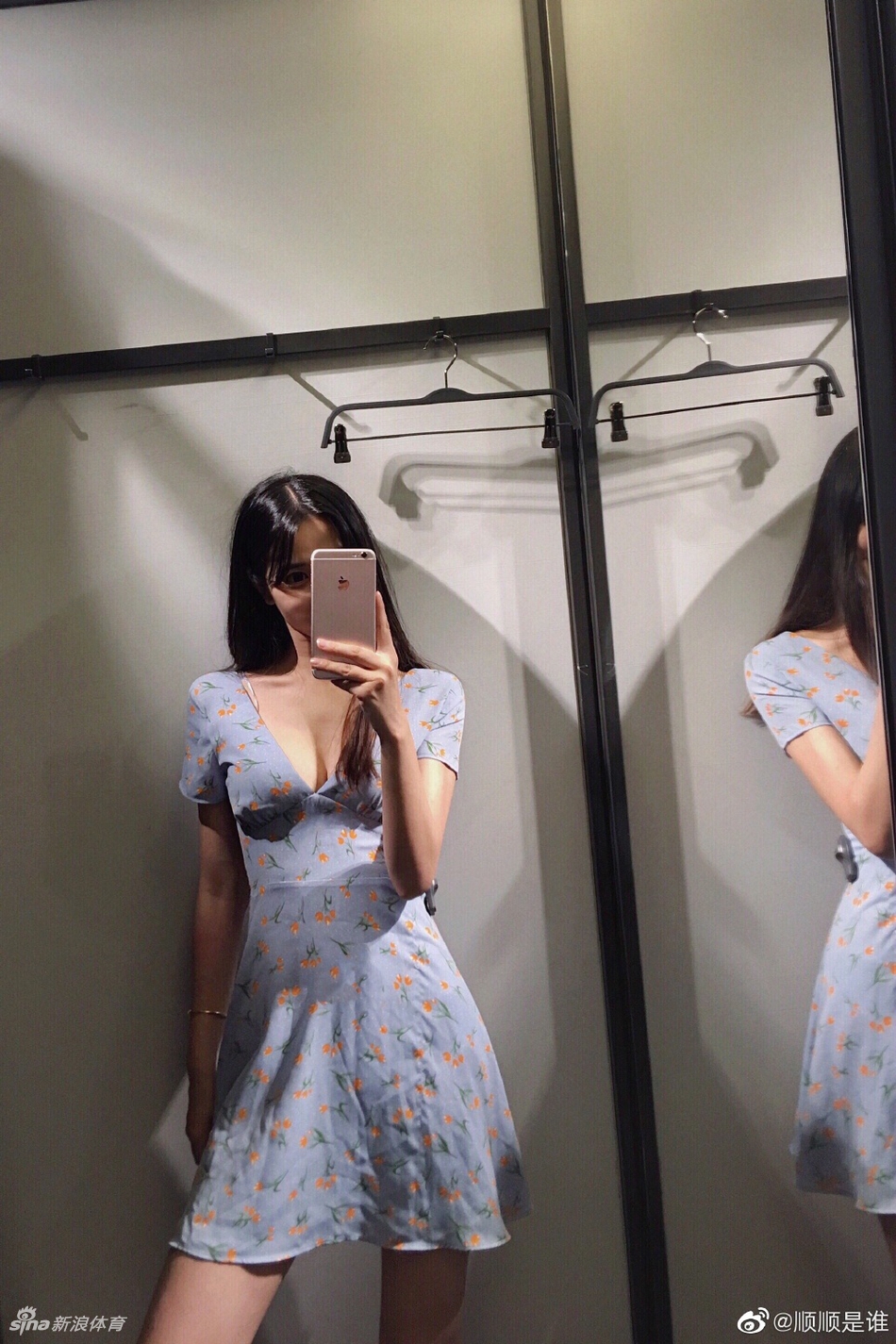 篮球小姐姐带你感受夏日的清凉!