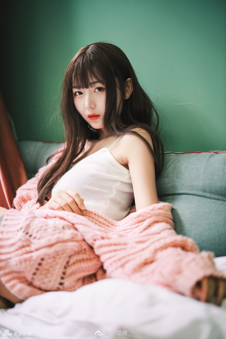 可爱又喜欢吸猫的运动女孩!