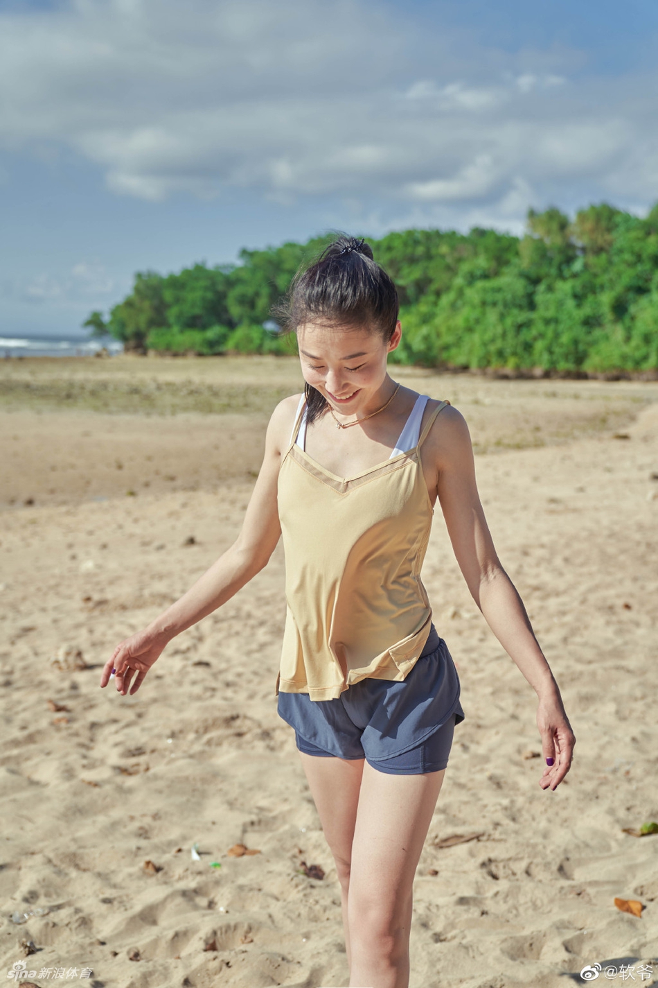 健身女神！她的肌肉线条太迷人