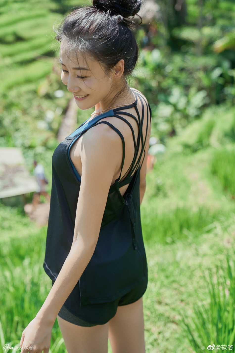 健身女神！她的肌肉线条太迷人