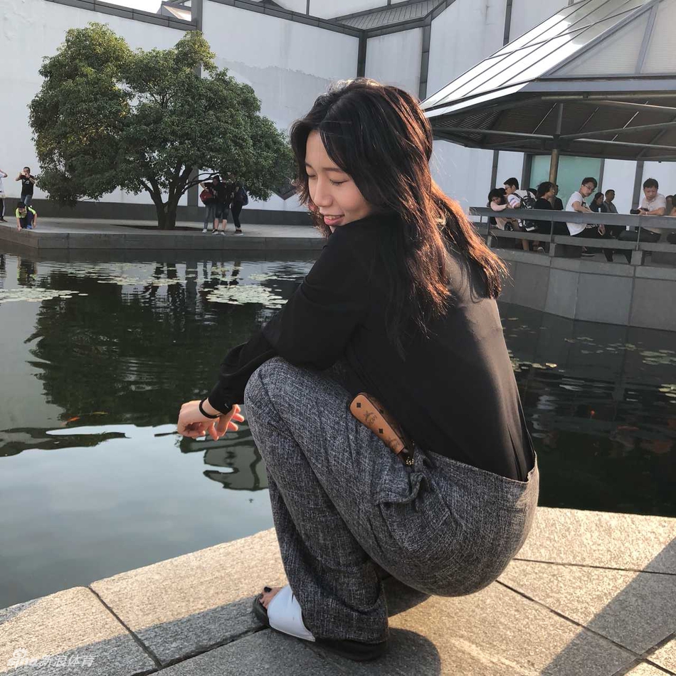 打篮球的小可爱!想做她男朋友