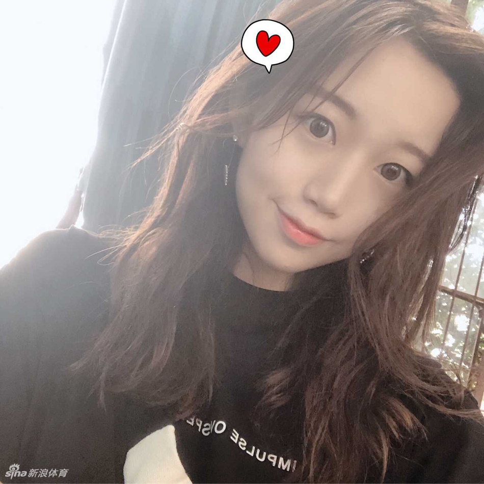 打篮球的小可爱!想做她男朋友