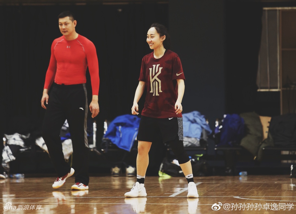 可以很酷也可以很可爱 她最爱的就是打球！