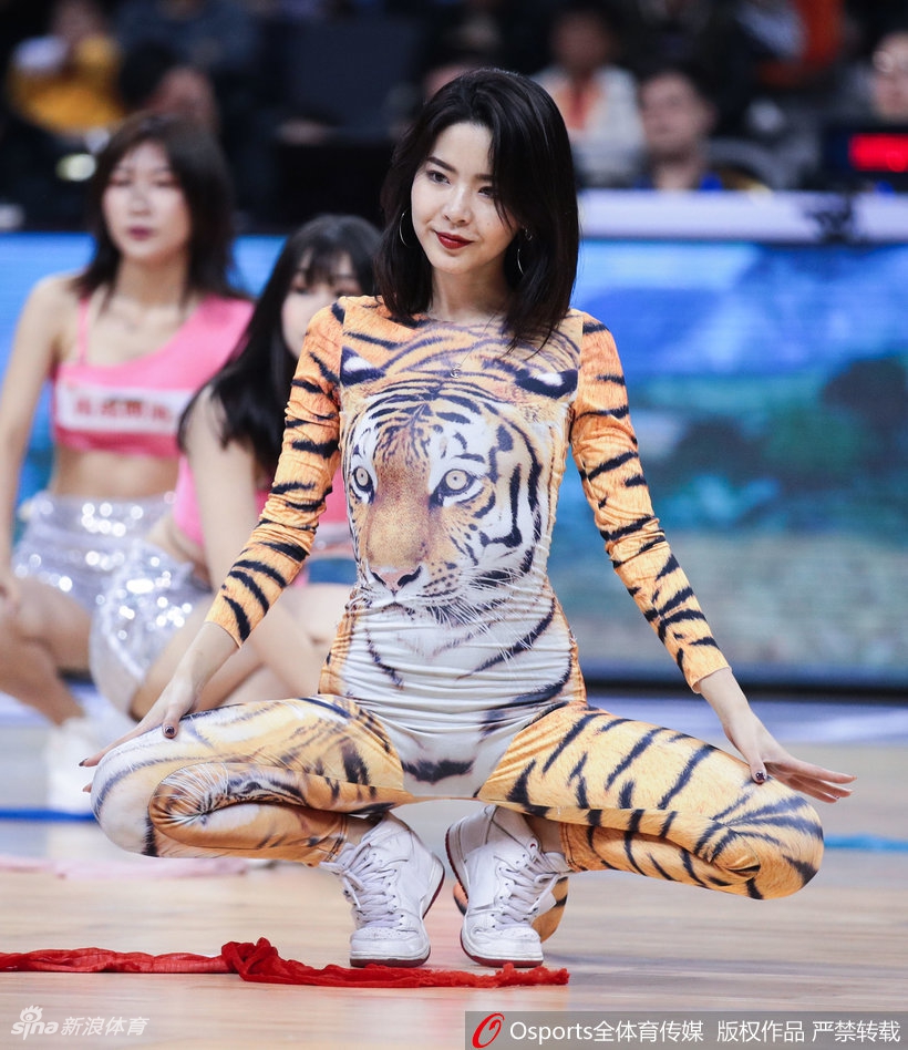 CBA第40轮啦啦队表演香艳瞬间