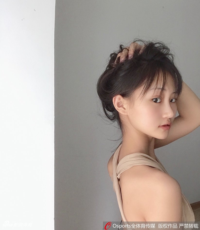 她是腿最长的健身女孩!