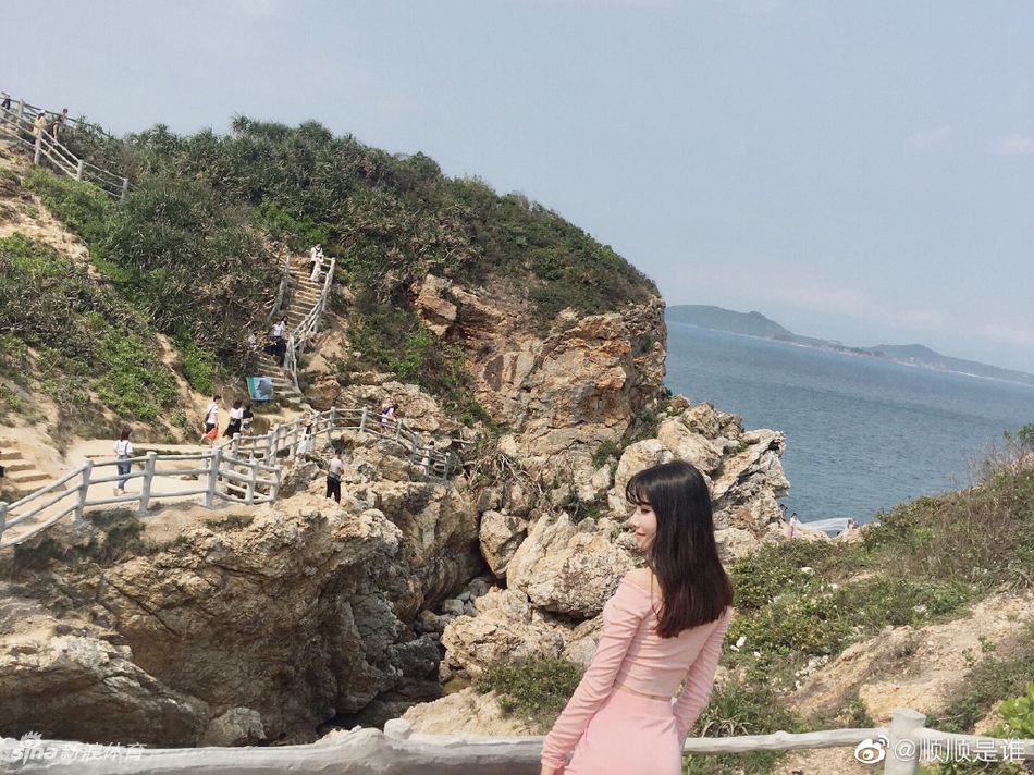 篮球小姐姐带你感受夏日的清凉!