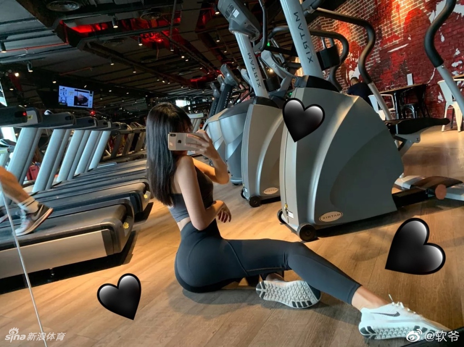 健身女神！她的肌肉线条太迷人