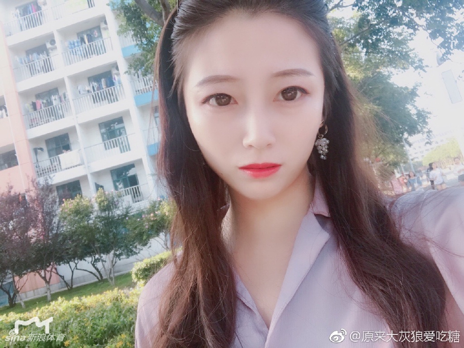 超有气质爱篮球的小姐姐了解下