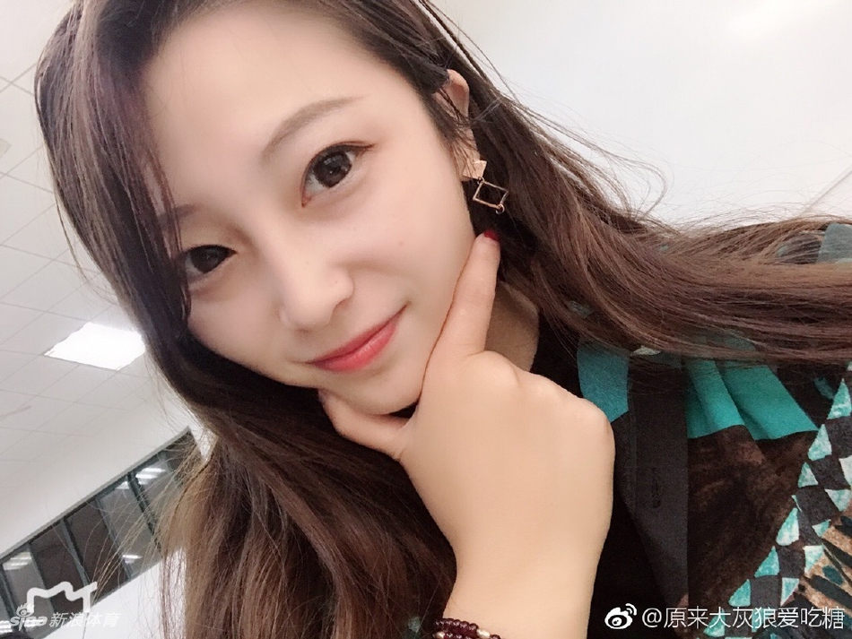 超有气质爱篮球的小姐姐了解下