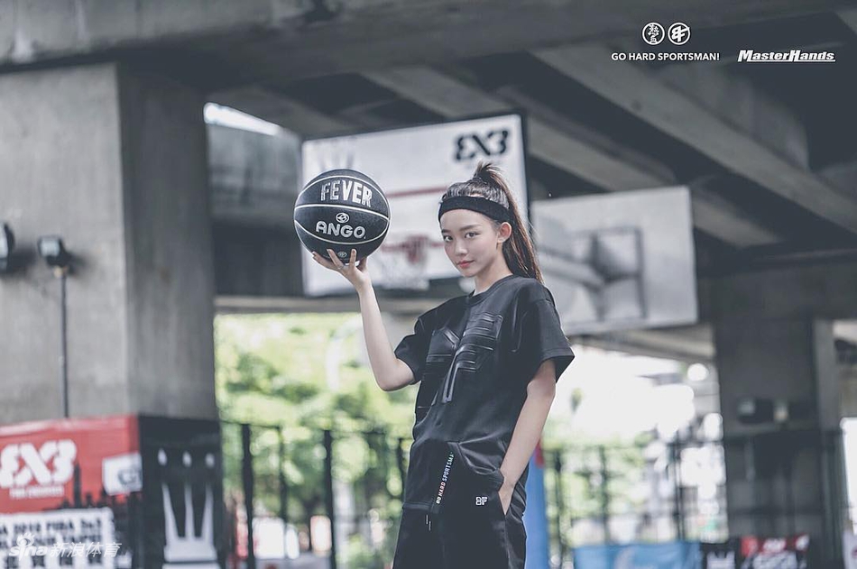 台湾篮球女神让人怦然心动!