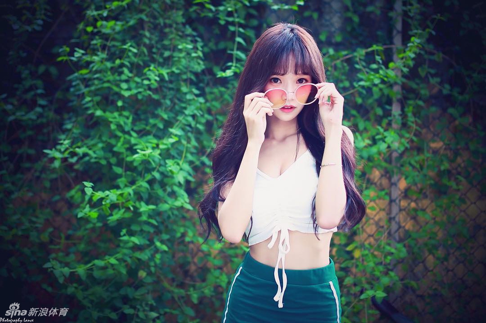 可甜可媚！身材超好的运动女孩