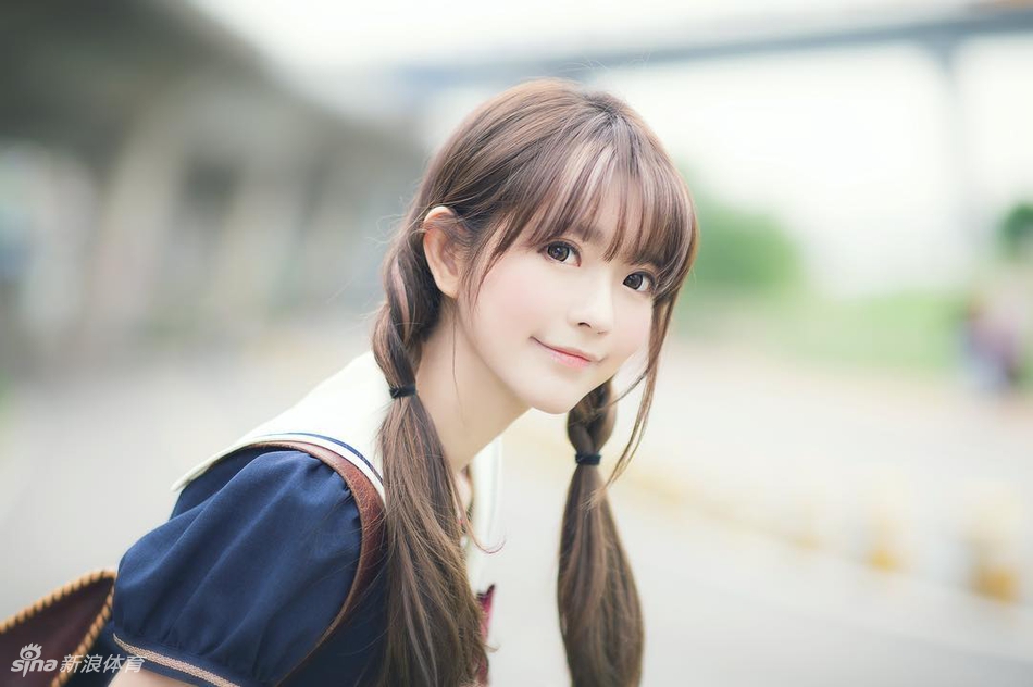 纯真可爱!小姐姐穿运动服的样子真好看