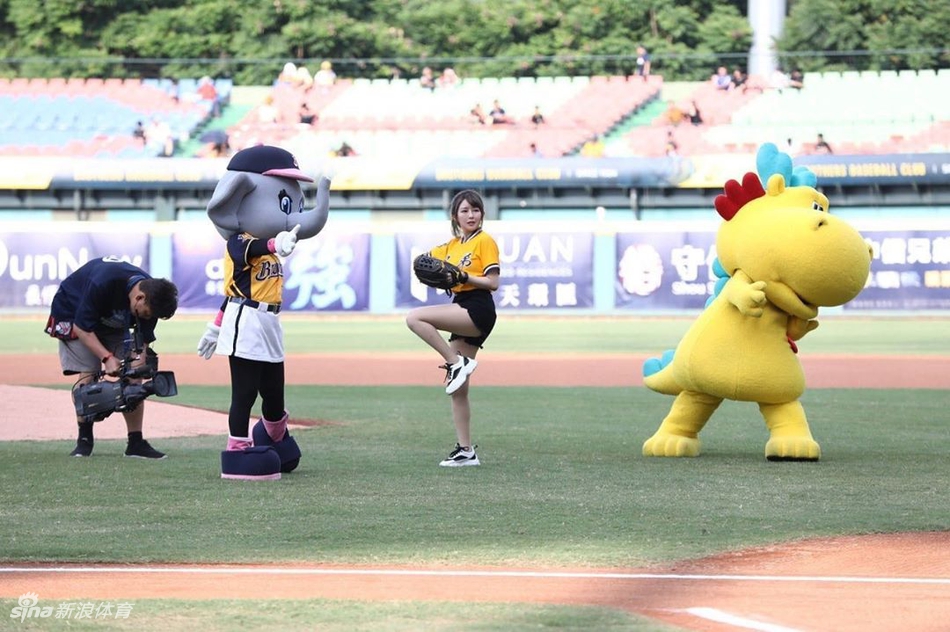 甜美可爱身材好!运动女孩阿乐