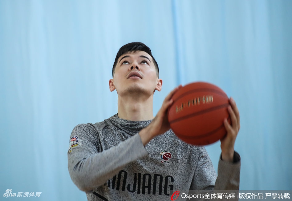 阿的江哈达迪亮相新疆公开训练