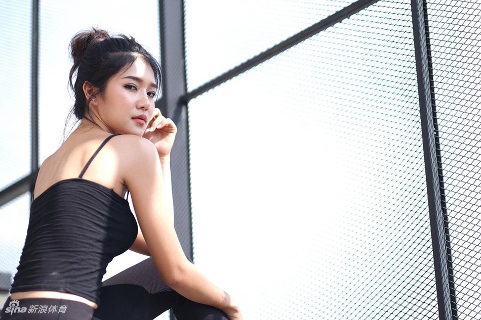 模特小姐姐海边泳装运动照太美！