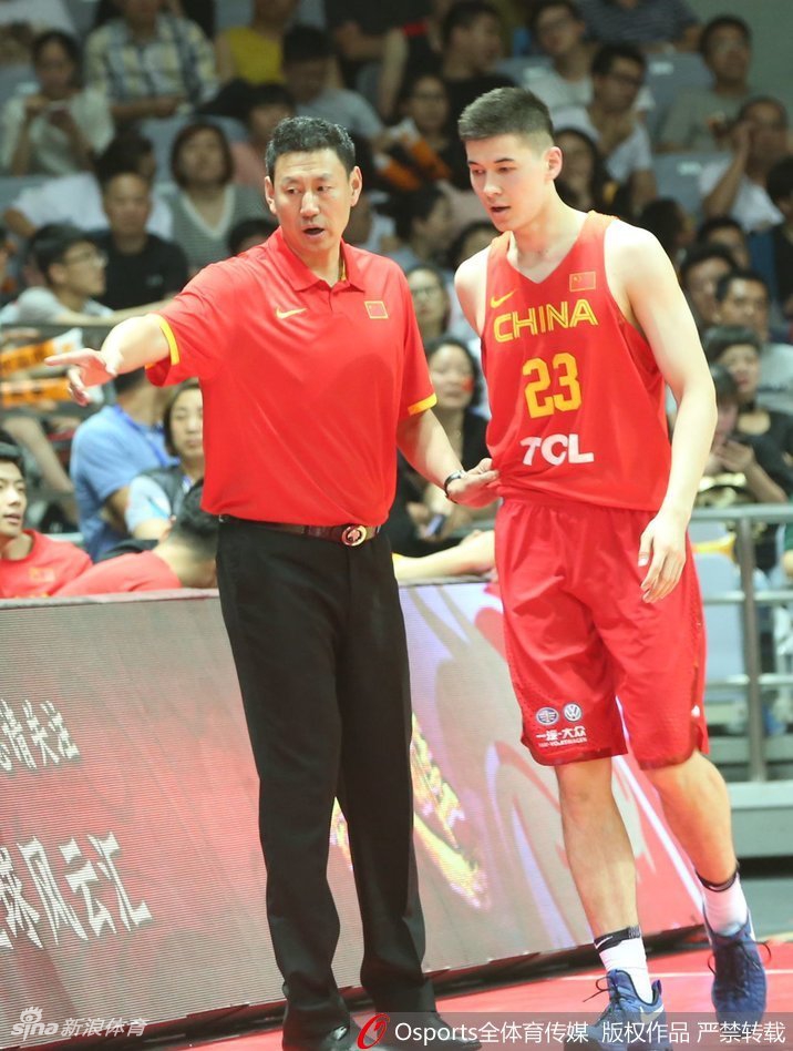 中国男篮红队65-55胜伊朗_高清图集_新浪网