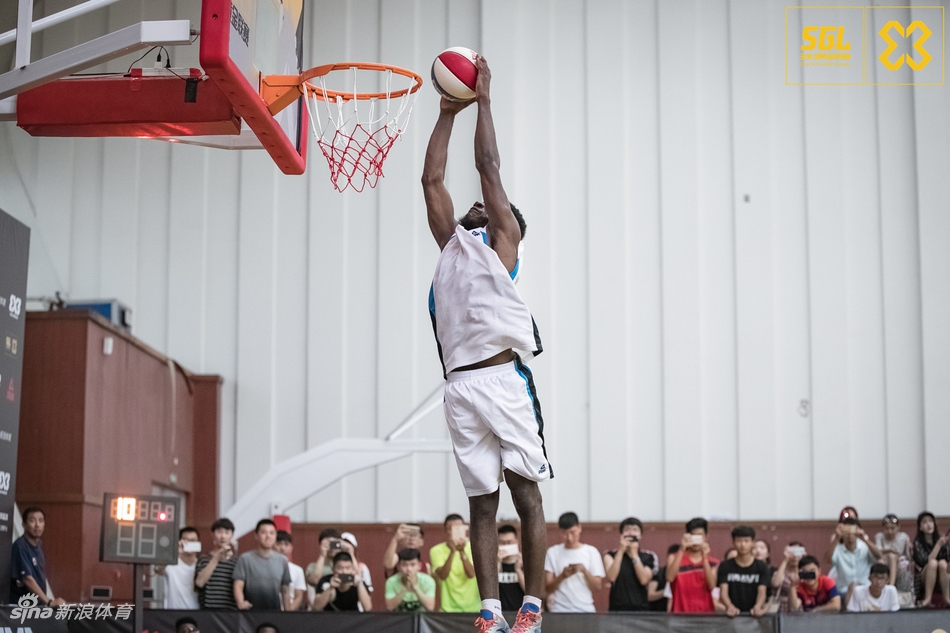 玩嗨了沈阳站扣篮大赛成一人秀场