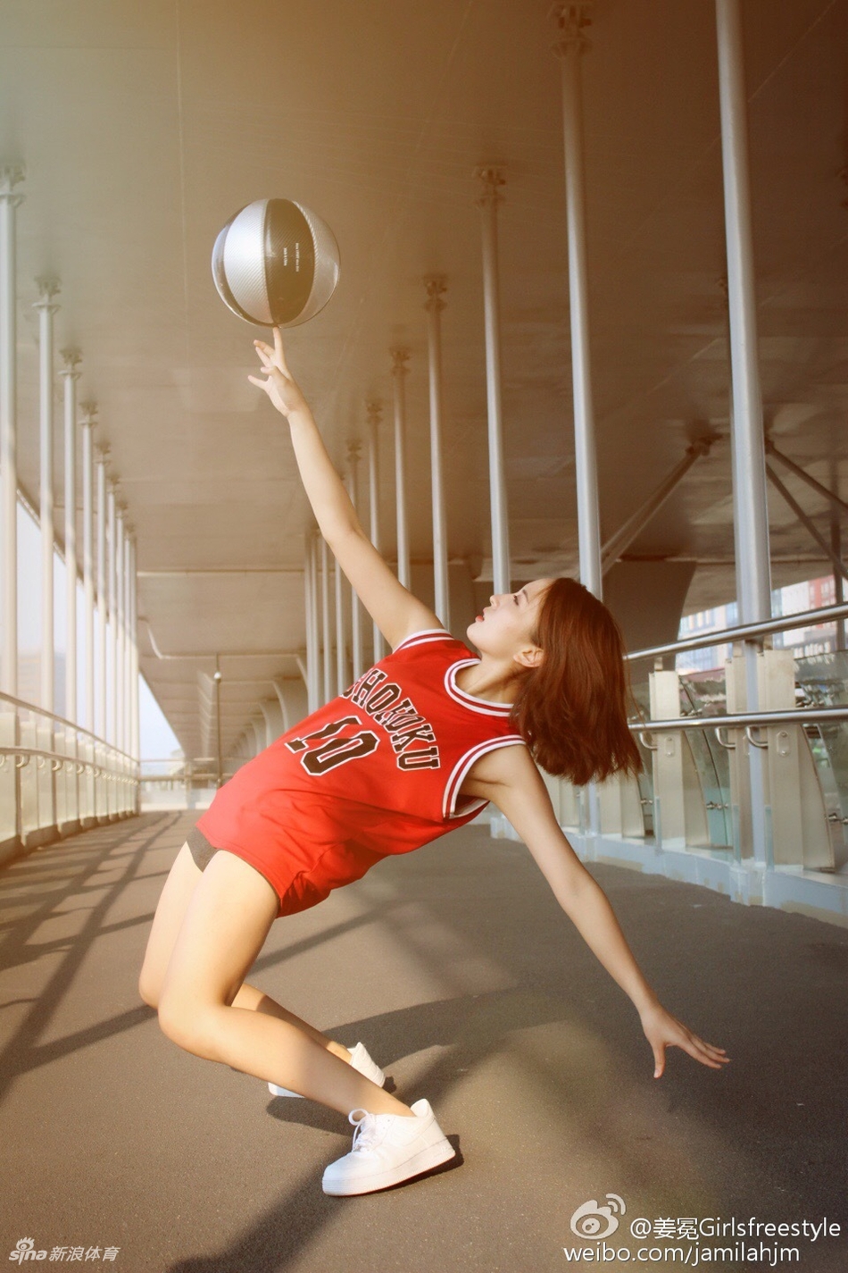 花式篮球也有高颜值女选手!