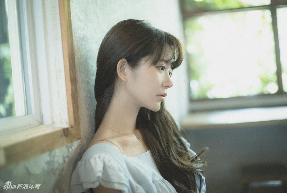 纯真可爱!小姐姐穿运动服的样子真好看